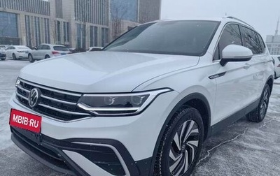 Volkswagen Tiguan II, 2023 год, 2 400 000 рублей, 1 фотография