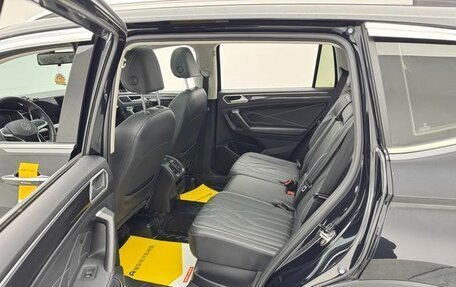 Volkswagen Tiguan II, 2023 год, 2 400 000 рублей, 12 фотография