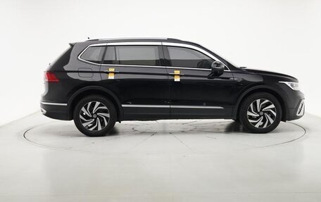 Volkswagen Tiguan II, 2023 год, 2 400 000 рублей, 5 фотография
