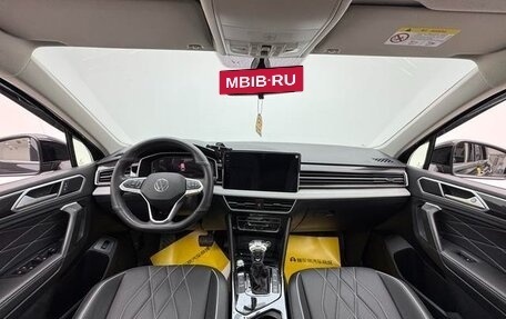 Volkswagen Tiguan II, 2023 год, 2 400 000 рублей, 9 фотография