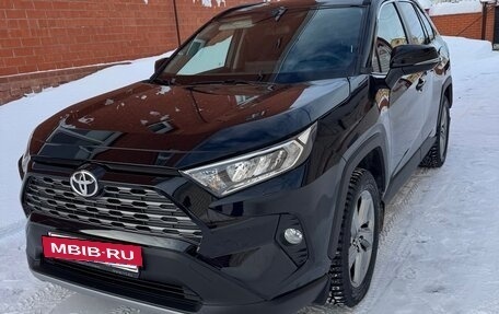 Toyota RAV4, 2019 год, 3 435 000 рублей, 3 фотография