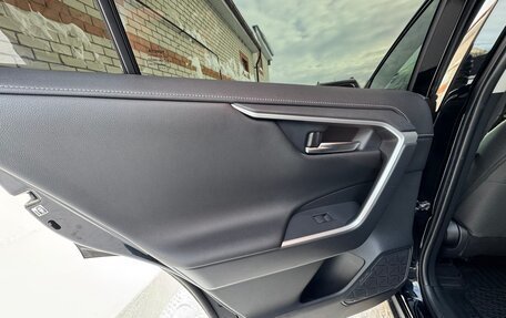Toyota RAV4, 2019 год, 3 435 000 рублей, 21 фотография