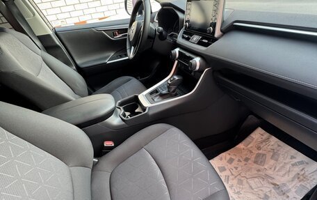 Toyota RAV4, 2019 год, 3 435 000 рублей, 24 фотография