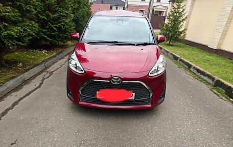 Toyota Sienta II, 2021 год, 1 800 000 рублей, 3 фотография