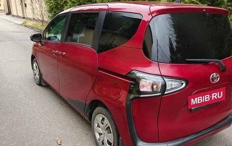 Toyota Sienta II, 2021 год, 1 800 000 рублей, 4 фотография