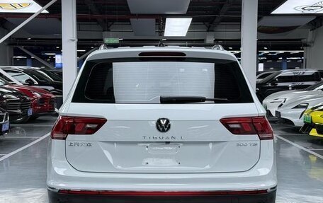 Volkswagen Tiguan II, 2023 год, 2 400 000 рублей, 5 фотография