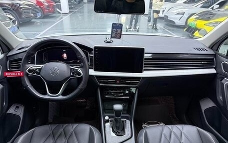 Volkswagen Tiguan II, 2023 год, 2 400 000 рублей, 7 фотография