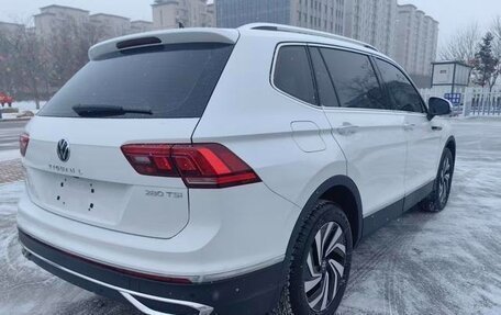 Volkswagen Tiguan II, 2023 год, 2 400 000 рублей, 5 фотография