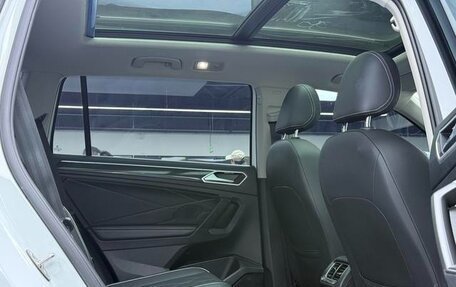 Volkswagen Tiguan II, 2023 год, 2 400 000 рублей, 9 фотография