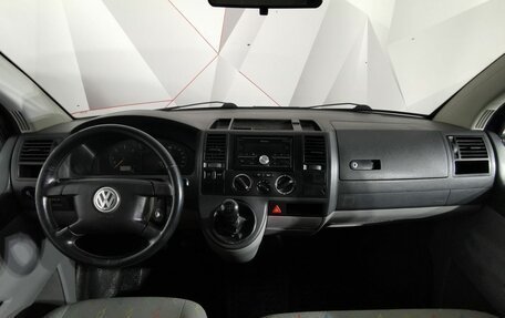 Volkswagen Transporter T5 рестайлинг, 2005 год, 685 150 рублей, 13 фотография