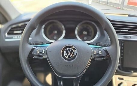 Volkswagen Tiguan II, 2021 год, 2 450 006 рублей, 8 фотография