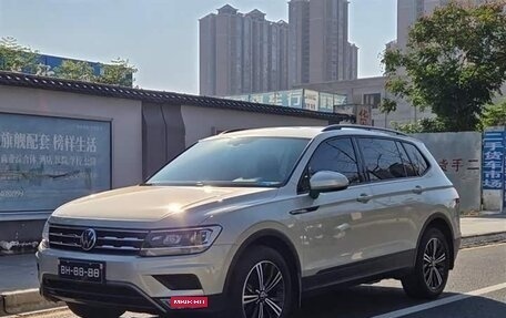 Volkswagen Tiguan II, 2021 год, 2 450 006 рублей, 2 фотография