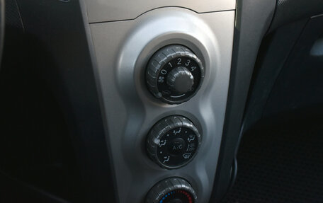 Toyota Yaris III рестайлинг, 2007 год, 394 000 рублей, 10 фотография