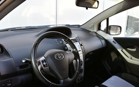 Toyota Yaris III рестайлинг, 2007 год, 394 000 рублей, 11 фотография