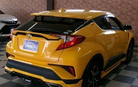 Toyota C-HR I рестайлинг, 2017 год, 1 581 000 рублей, 4 фотография