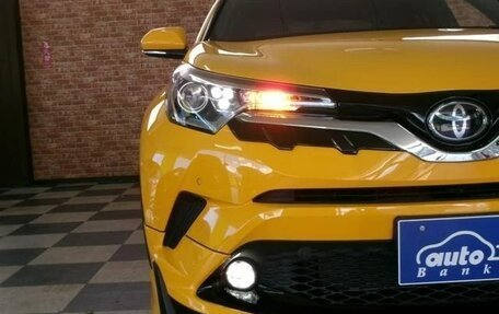 Toyota C-HR I рестайлинг, 2017 год, 1 581 000 рублей, 9 фотография