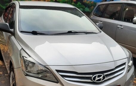 Hyundai Solaris II рестайлинг, 2015 год, 800 000 рублей, 1 фотография