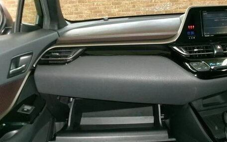 Toyota C-HR I рестайлинг, 2017 год, 1 581 000 рублей, 30 фотография