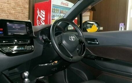 Toyota C-HR I рестайлинг, 2017 год, 1 581 000 рублей, 32 фотография