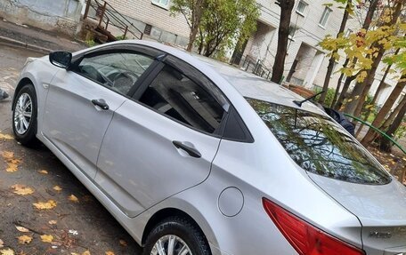 Hyundai Solaris II рестайлинг, 2015 год, 800 000 рублей, 3 фотография