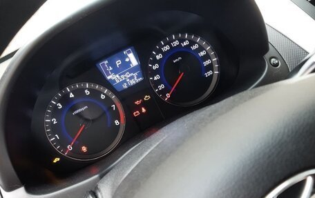 Hyundai Solaris II рестайлинг, 2015 год, 800 000 рублей, 4 фотография