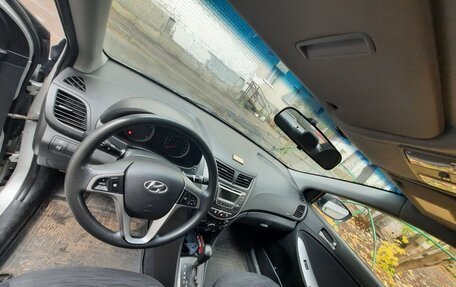 Hyundai Solaris II рестайлинг, 2015 год, 800 000 рублей, 5 фотография