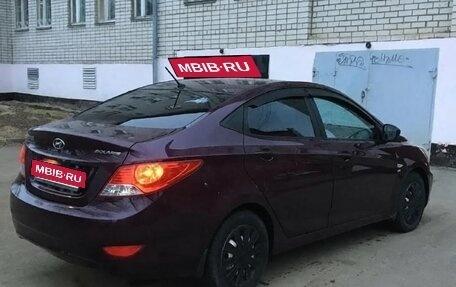 Hyundai Solaris II рестайлинг, 2011 год, 800 000 рублей, 2 фотография