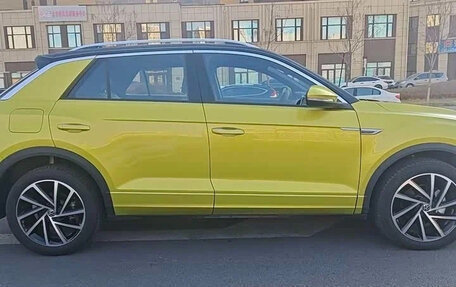 Volkswagen T-Roc I, 2023 год, 2 190 077 рублей, 3 фотография