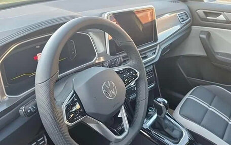 Volkswagen T-Roc I, 2023 год, 2 190 077 рублей, 6 фотография