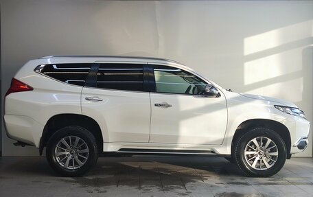 Mitsubishi Pajero Sport III рестайлинг, 2017 год, 3 490 000 рублей, 4 фотография