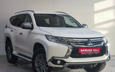 Mitsubishi Pajero Sport III рестайлинг, 2017 год, 3 490 000 рублей, 3 фотография