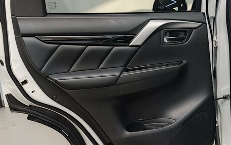 Mitsubishi Pajero Sport III рестайлинг, 2017 год, 3 490 000 рублей, 20 фотография