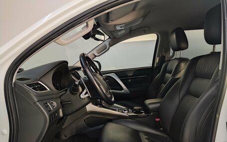 Mitsubishi Pajero Sport III рестайлинг, 2017 год, 3 490 000 рублей, 14 фотография