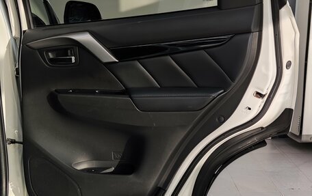 Mitsubishi Pajero Sport III рестайлинг, 2017 год, 3 490 000 рублей, 21 фотография