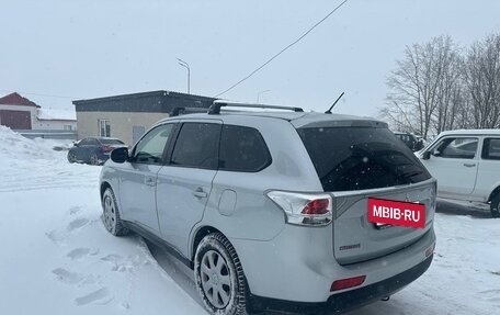 Mitsubishi Outlander III рестайлинг 3, 2013 год, 950 000 рублей, 4 фотография