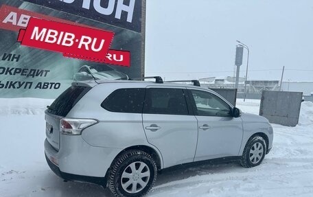 Mitsubishi Outlander III рестайлинг 3, 2013 год, 950 000 рублей, 8 фотография