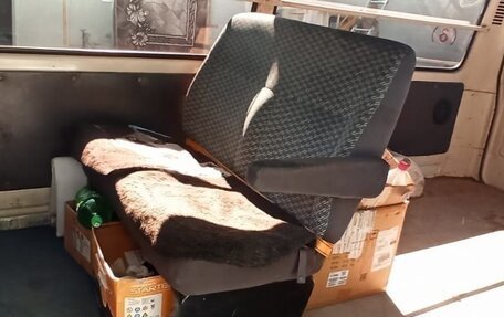 Toyota RegiusAce, 2002 год, 900 000 рублей, 8 фотография