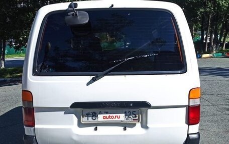 Toyota RegiusAce, 2002 год, 900 000 рублей, 4 фотография