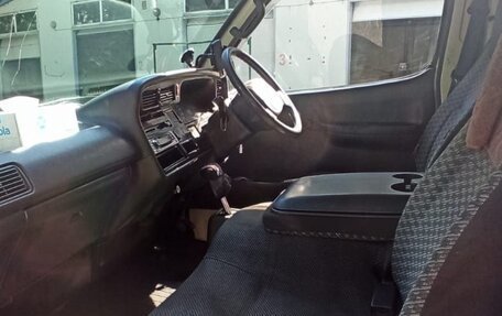 Toyota RegiusAce, 2002 год, 900 000 рублей, 7 фотография