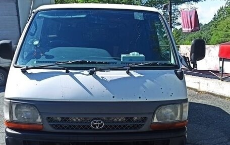 Toyota RegiusAce, 2002 год, 900 000 рублей, 2 фотография