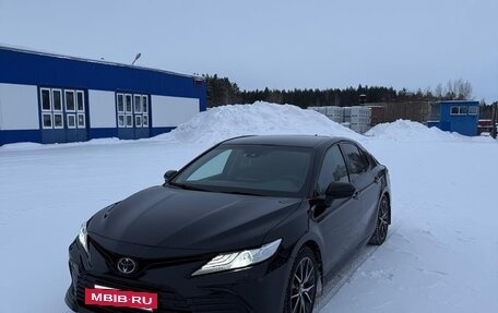 Toyota Camry, 2021 год, 3 000 000 рублей, 2 фотография