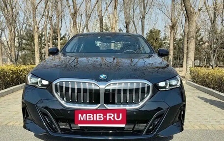 BMW 5 серия, 2024 год, 5 964 099 рублей, 2 фотография