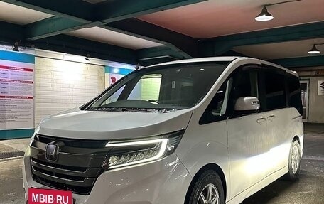 Honda Stepwgn IV, 2018 год, 2 050 000 рублей, 2 фотография