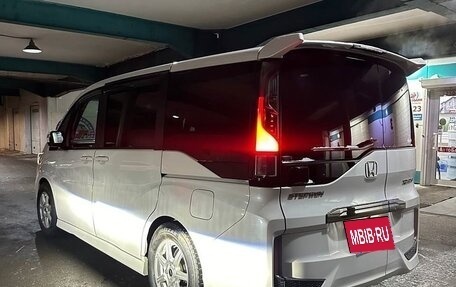 Honda Stepwgn IV, 2018 год, 2 050 000 рублей, 4 фотография