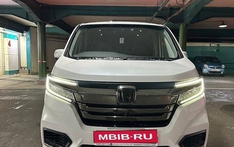 Honda Stepwgn IV, 2018 год, 2 050 000 рублей, 3 фотография