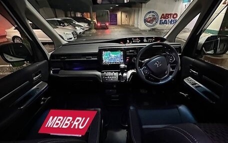 Honda Stepwgn IV, 2018 год, 2 050 000 рублей, 8 фотография