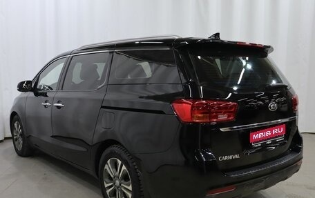 KIA Carnival III, 2018 год, 2 770 000 рублей, 6 фотография