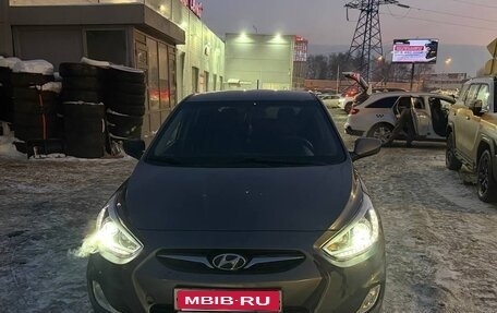 Hyundai Solaris II рестайлинг, 2013 год, 690 000 рублей, 1 фотография