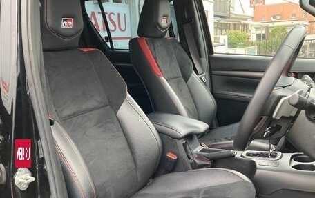 Toyota Hilux VIII, 2024 год, 4 640 000 рублей, 9 фотография