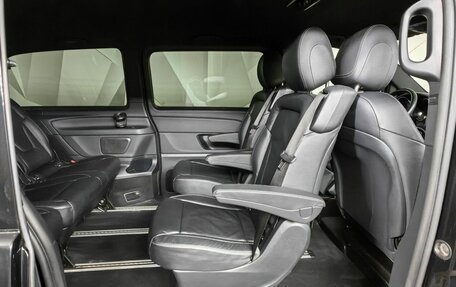 Mercedes-Benz V-Класс, 2019 год, 4 850 000 рублей, 15 фотография